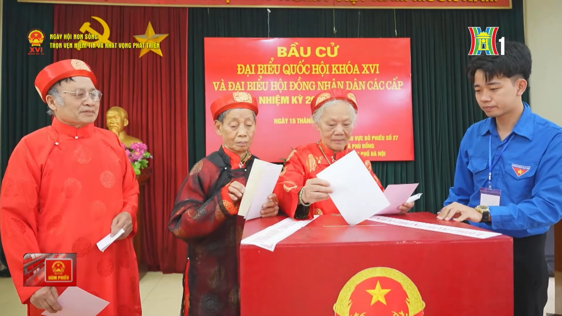 Người dân xã Phù Đổng gửi gắm niềm tin và kỳ vọng vào mỗi lá phiếu